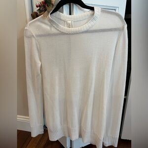 Lululemon size 4 long sleeved light sweater